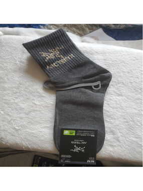 Men's Arc'teryx Crew Socks Size M 7-10 Grey and Beige